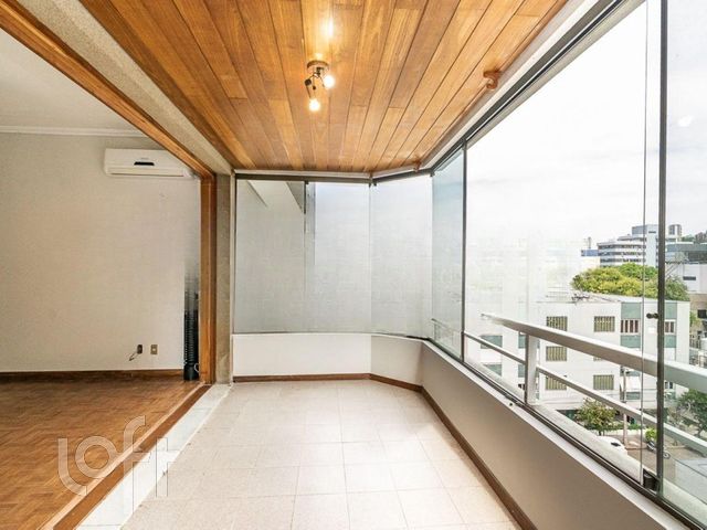 Apartamento com 111m², 2 dormitórios, 1 suíte, 1 vaga, Menino Deus em Porto Alegre