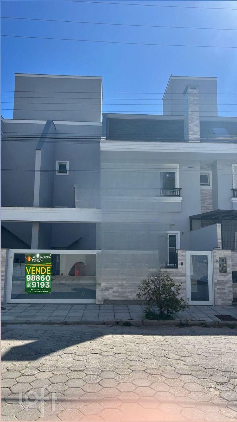 Casa Residencial com 184m², 4 quartos, 4 suítes, 2 garagens, no bairro Jurere Leste em Florianópolis
