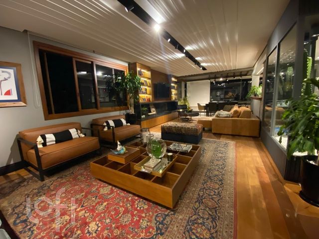 Apartamento com 392m², 4 dormitórios, 3 suítes, 3 vagas, Petrópolis em Porto Alegre