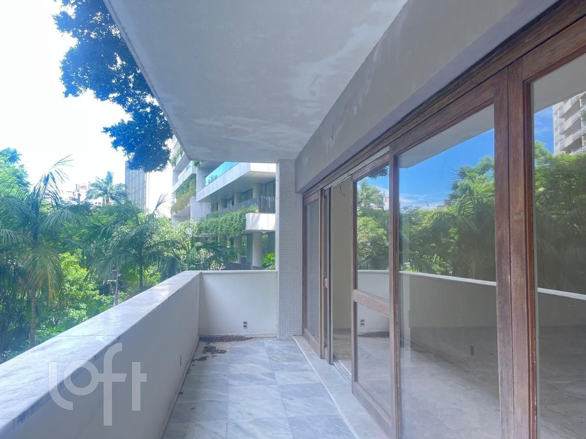 Apartamento com 302m², 3 dormitórios, 1 suíte, 2 vagas, Moinhos de Vento em Porto Alegre