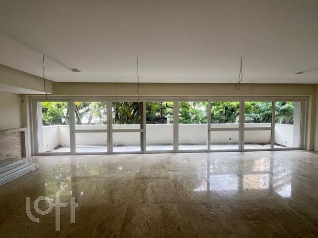 Apartamento com 302m², 3 dormitórios, 1 suíte, 2 vagas, Moinhos de Vento em Porto Alegre