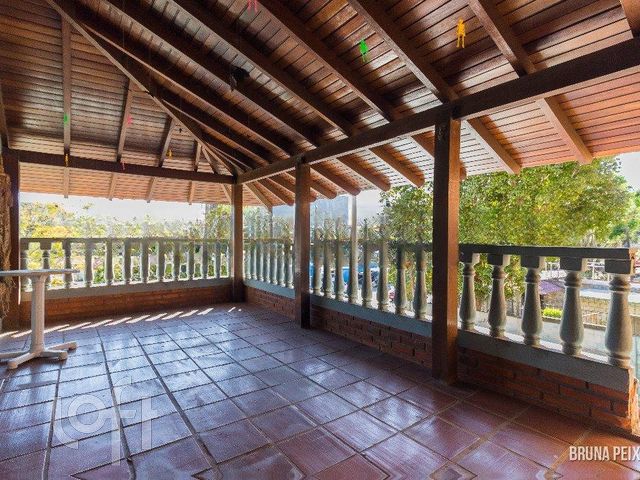 Casa com 340m², 4 dormitórios, 1 suíte, 4 vagas, Vila Ipiranga em Porto Alegre