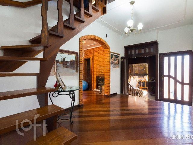 Casa com 340m², 4 dormitórios, 1 suíte, 4 vagas, Vila Ipiranga em Porto Alegre