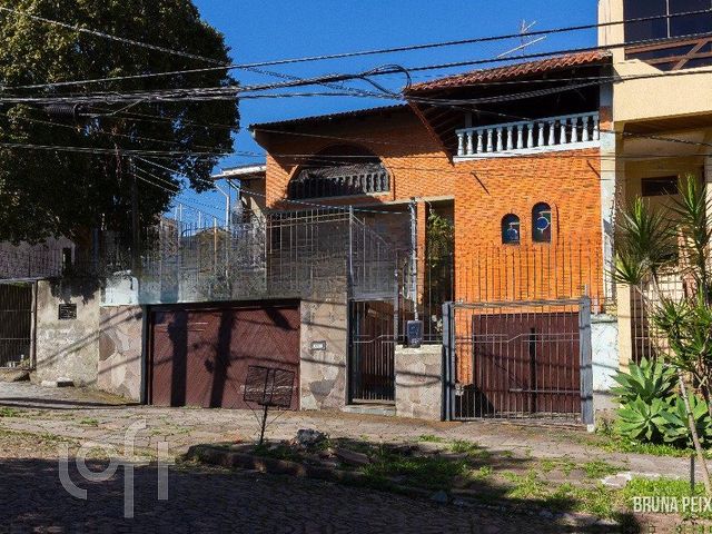 Casa com 340m², 4 dormitórios, 1 suíte, 4 vagas, Vila Ipiranga em Porto Alegre