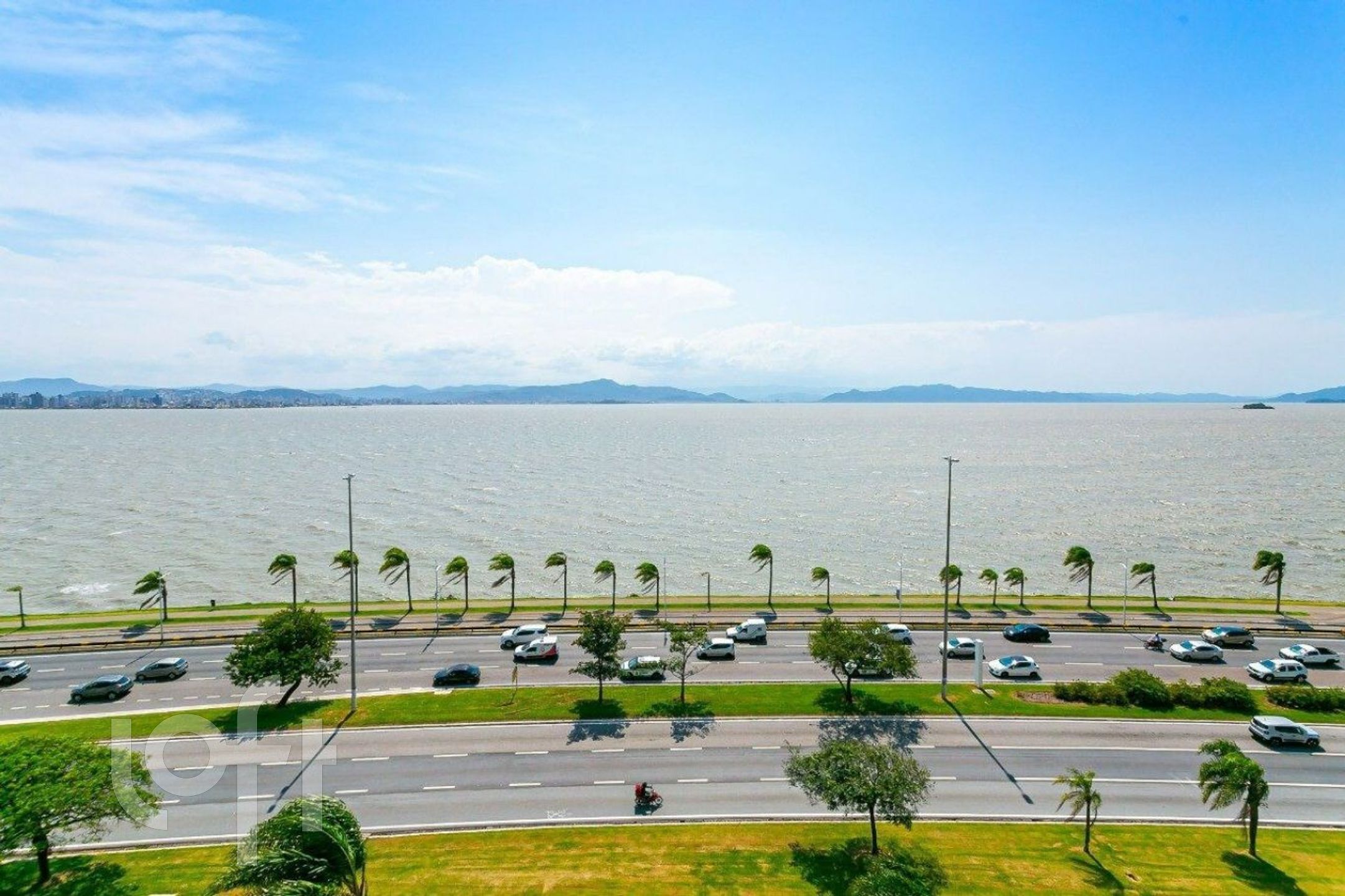 Apartamento à venda em Agronômica com 250 m², 3 quartos, 3 suítes, 2 vagas