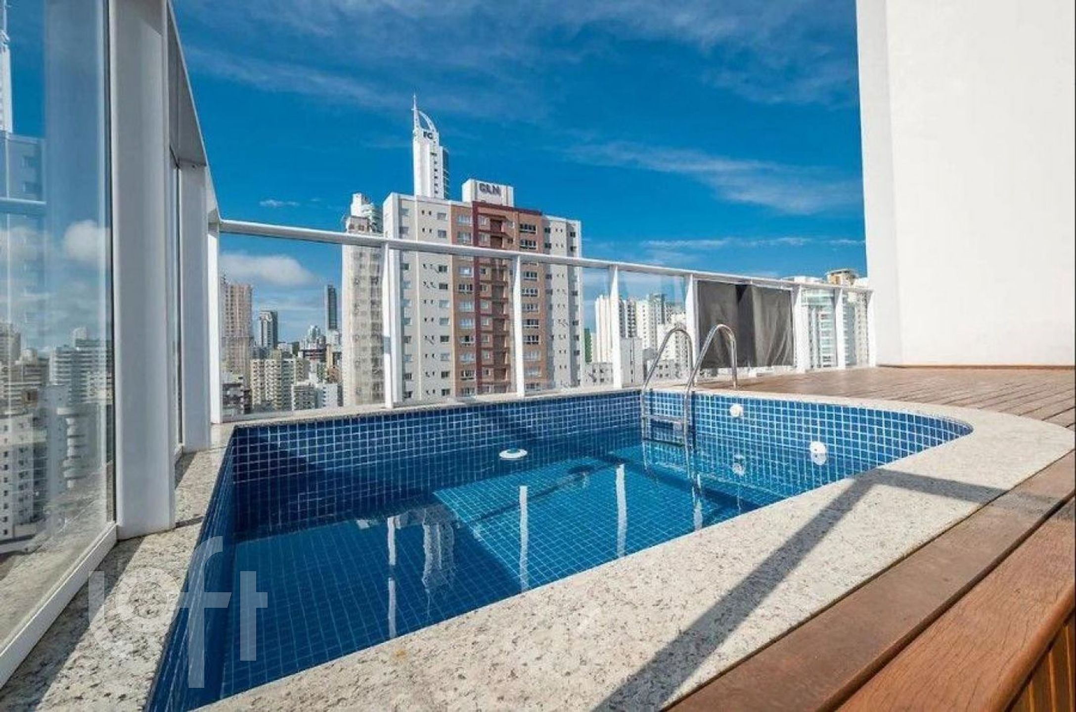 Apartamentos com 240m², 4 quartos, 4 suítes, 3 garagens, no bairro Centro em Balneário Camboriú