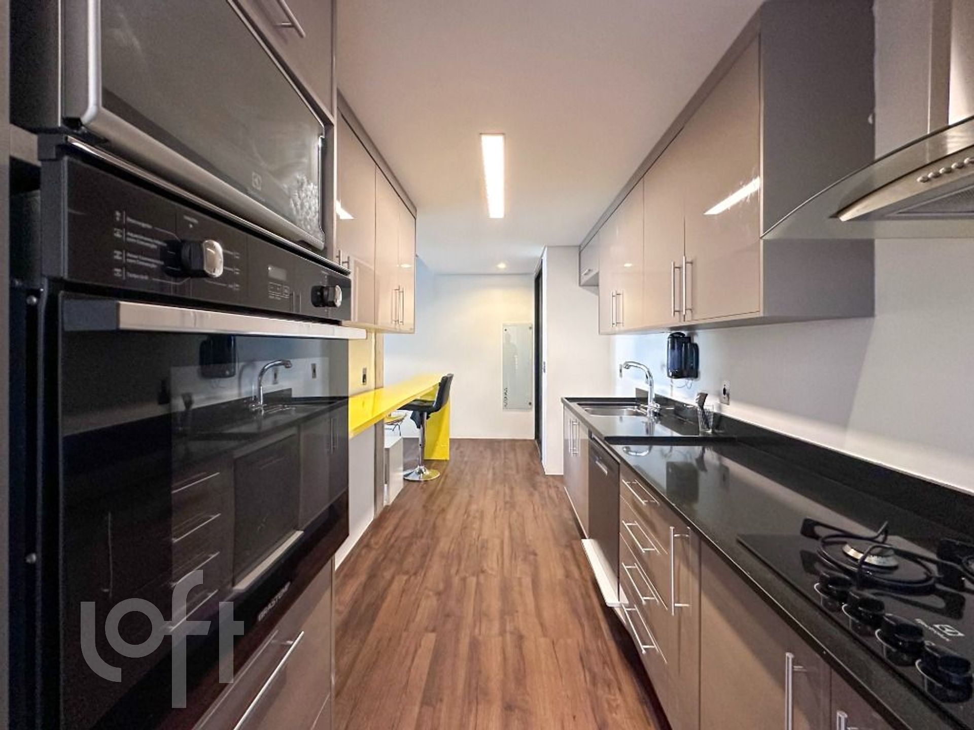 Apartamento à venda com 2 quartos, 75m² - Foto 13