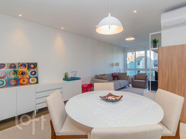 Apartamento com 91m², 3 dormitórios, 1 suíte, 2 vagas, Petrópolis em Porto Alegre