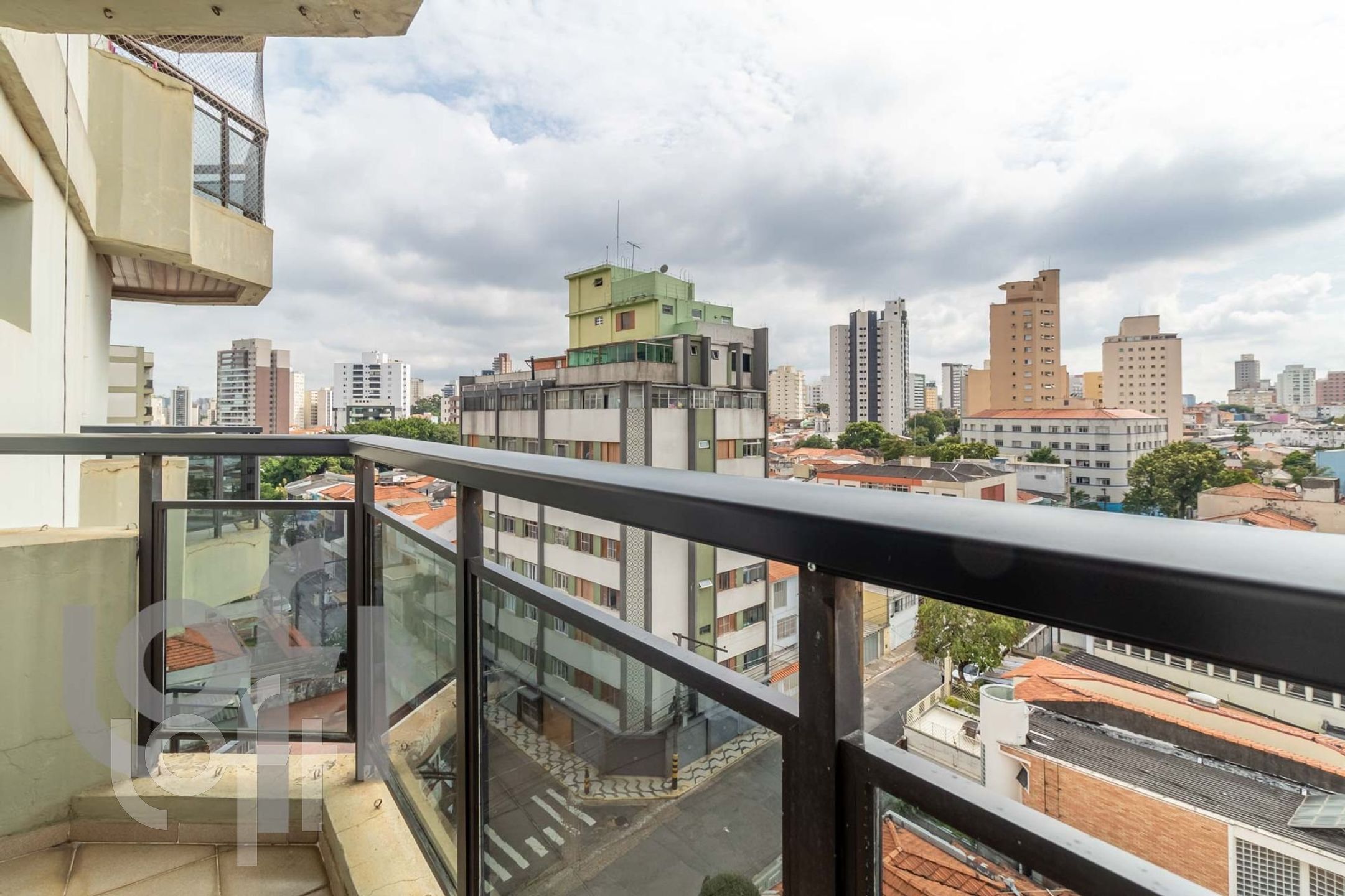 Apartamento à venda com 3 quartos, 144m² - Foto 2