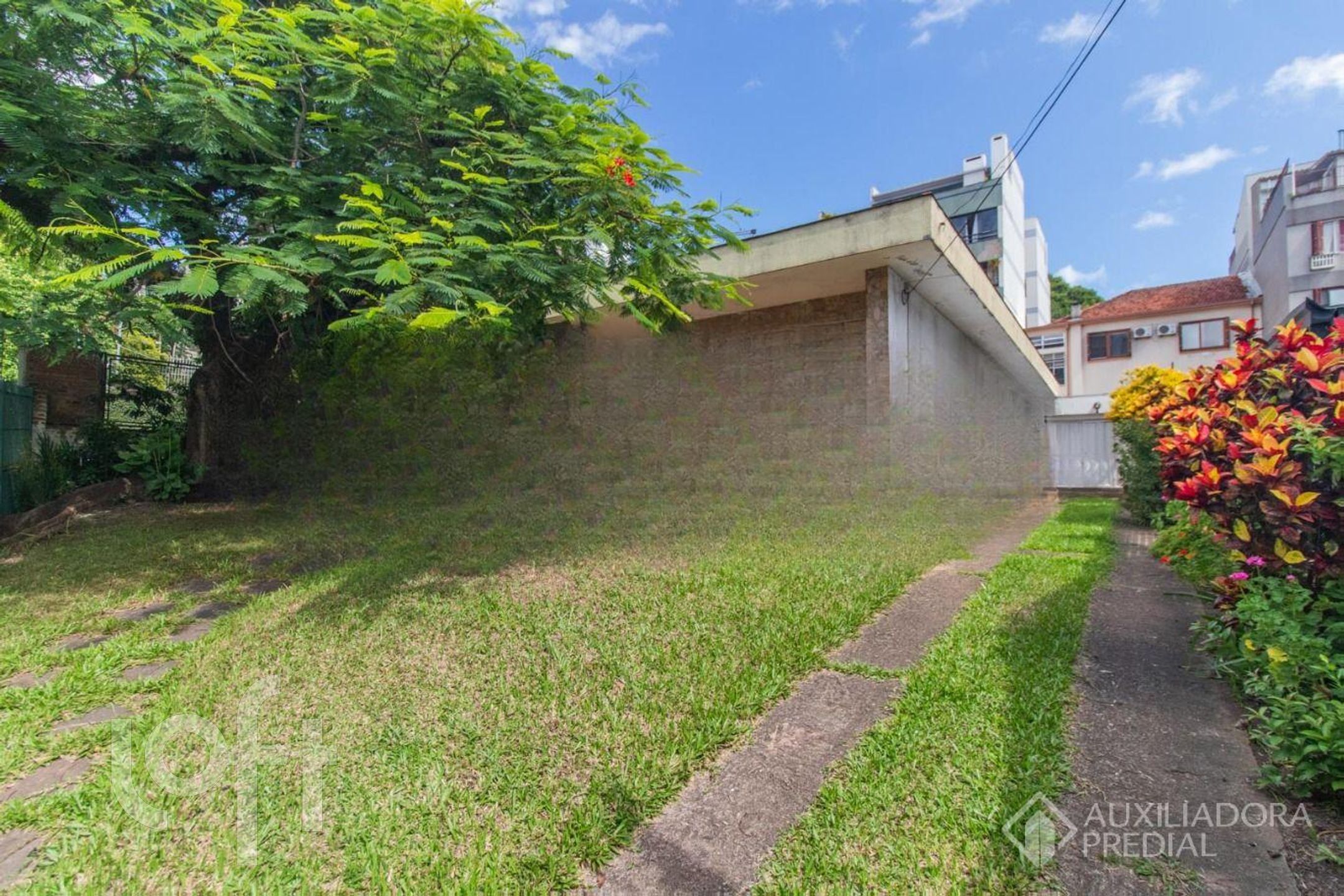 Casa com 250m², 3 dormitórios, 1 suíte, Menino Deus em Porto Alegre