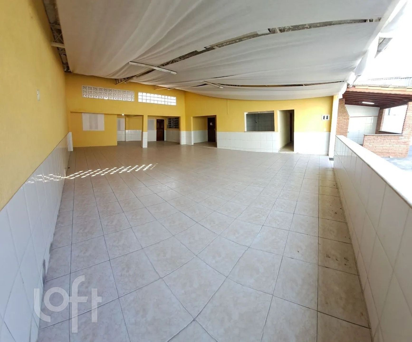 Casa à venda com 3 quartos, 210m² - Foto 2