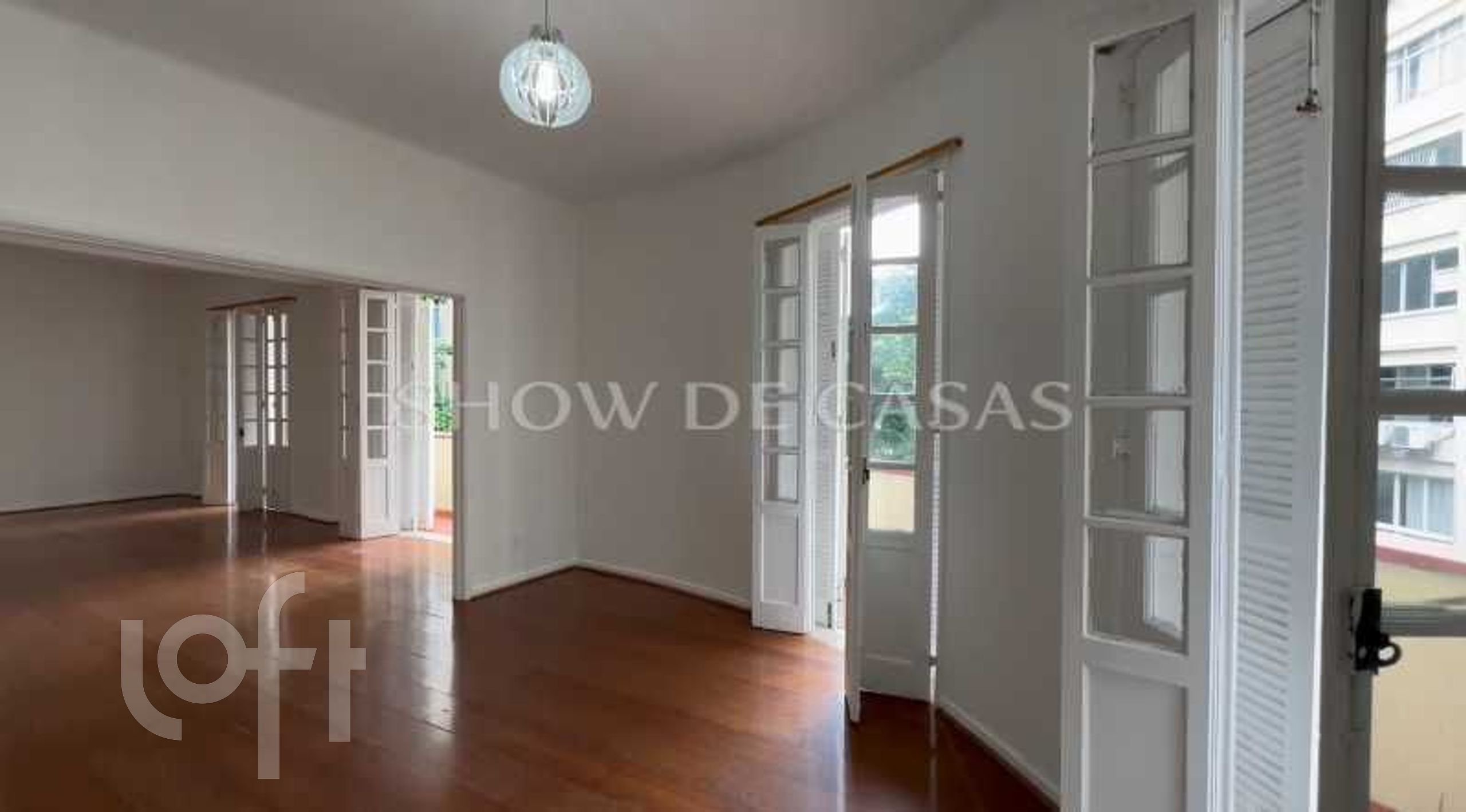 Apartamento à venda com 3 quartos, 150m² - Foto 2