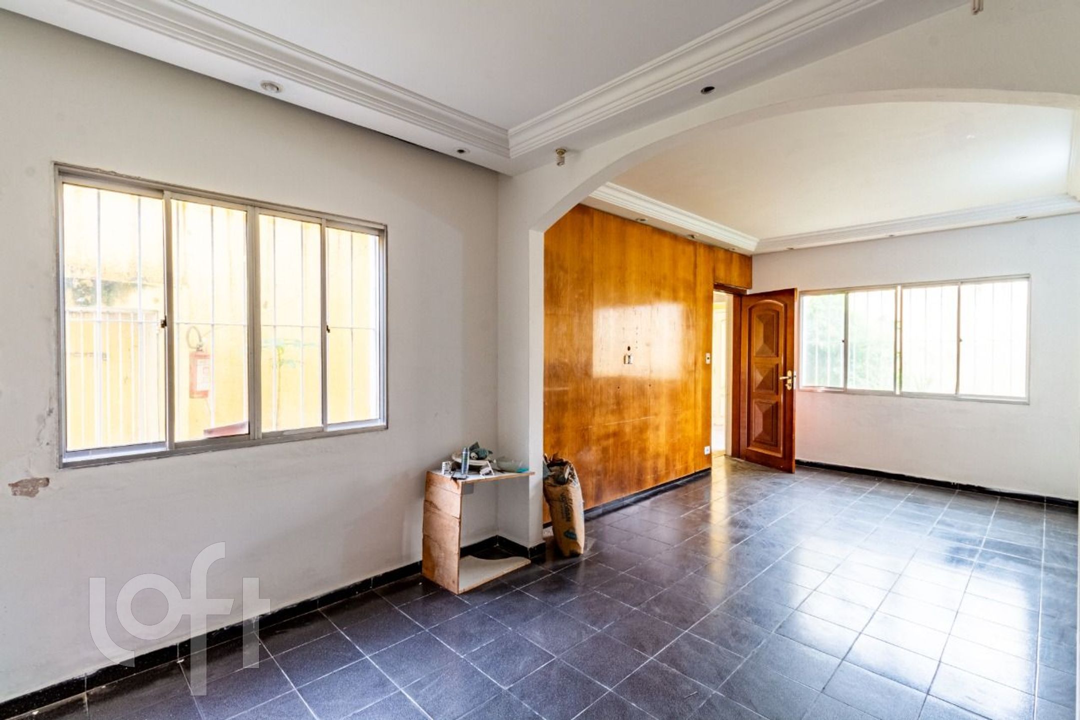 Casa à venda com 4 quartos, 300m² - Foto 2