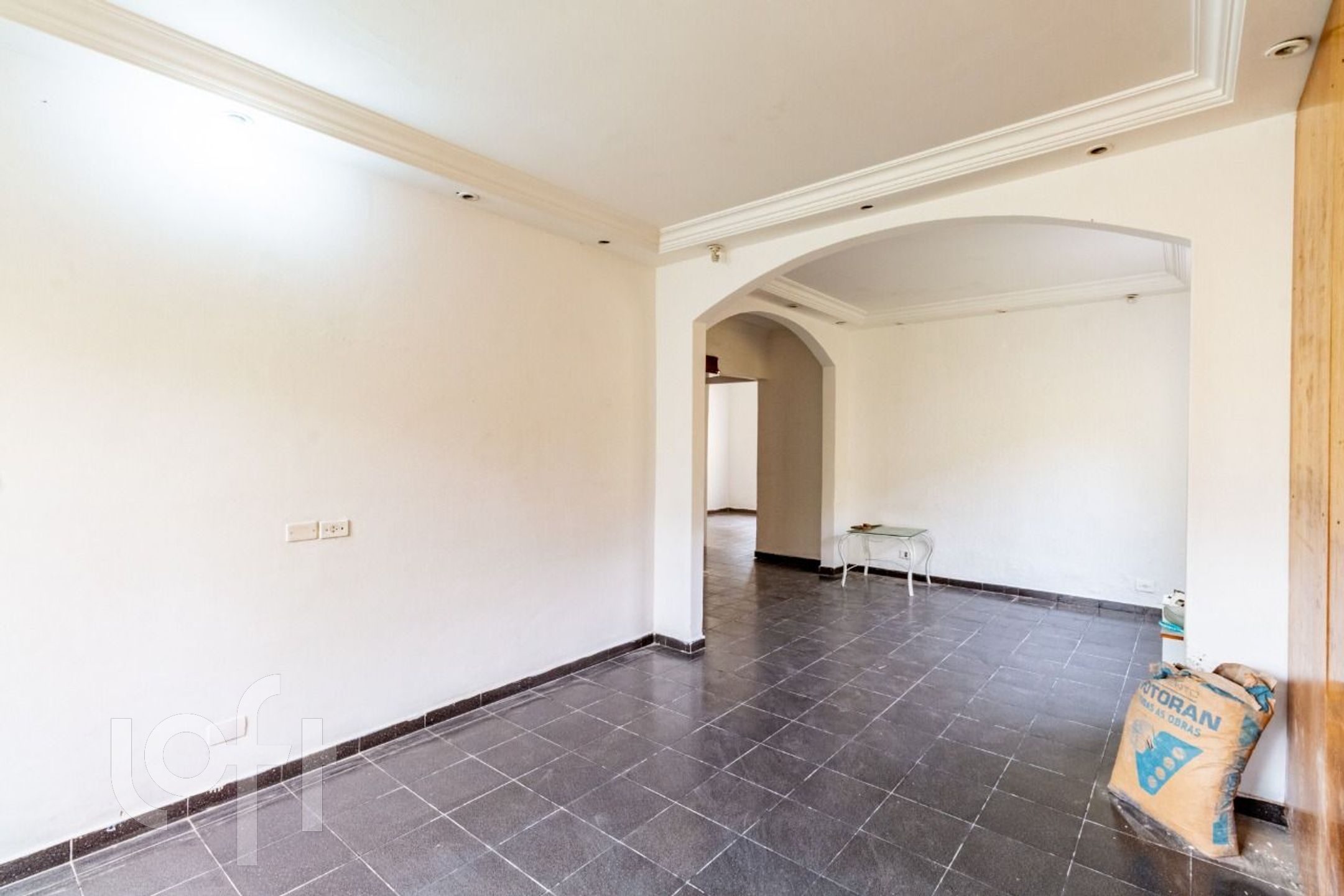 Casa à venda com 4 quartos, 300m² - Foto 4