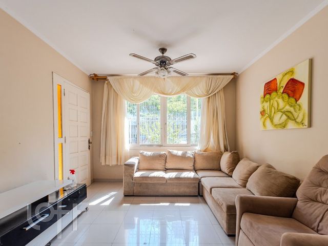 Casa com 179m², 4 dormitórios, 1 suíte, 3 vagas, Jardim Botânico em Porto Alegre