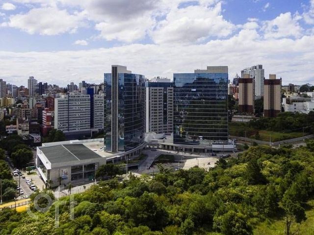 Apartamento com 77m², 2 dormitórios, 2 suítes, 1 vaga, Petrópolis em Porto Alegre