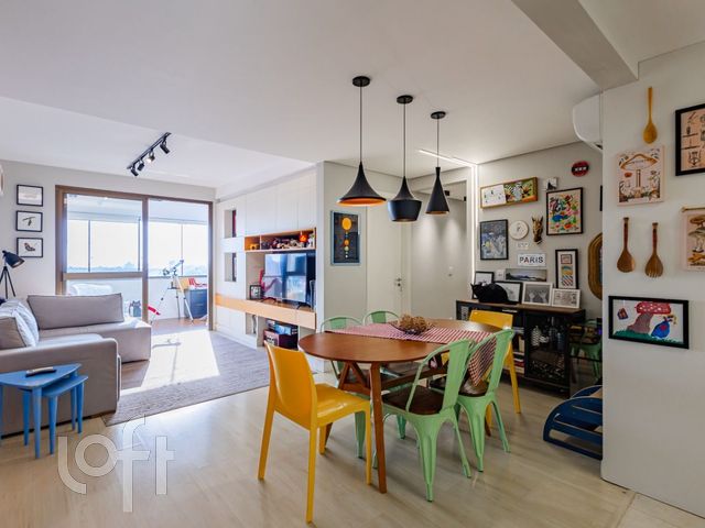 Apartamento com 108m², 3 dormitórios, 1 suíte, 2 vagas, São João em Porto Alegre