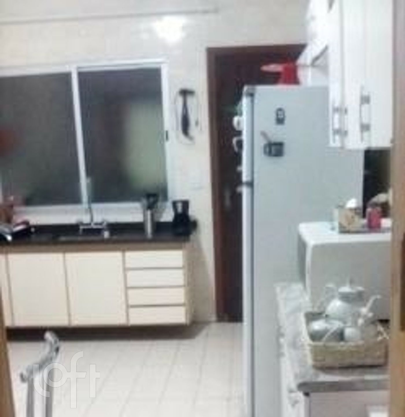 Apartamento à venda com 3 quartos, 140m² - Foto 2