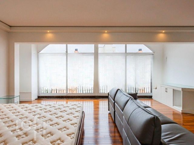 Apartamento com 276m², 3 dormitórios, 2 suítes, 5 vagas, Jardim Europa em Porto Alegre