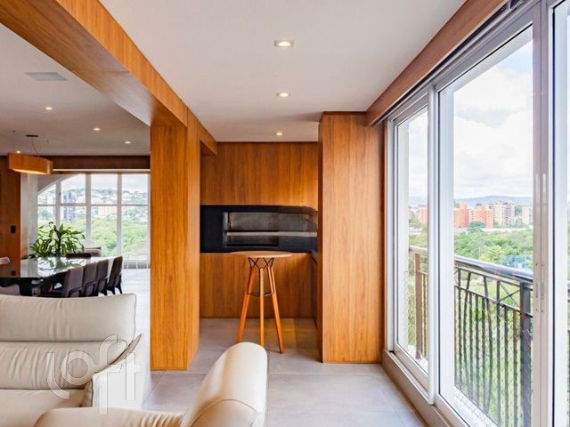 Apartamento com 276m², 3 dormitórios, 2 suítes, 5 vagas, Jardim Europa em Porto Alegre