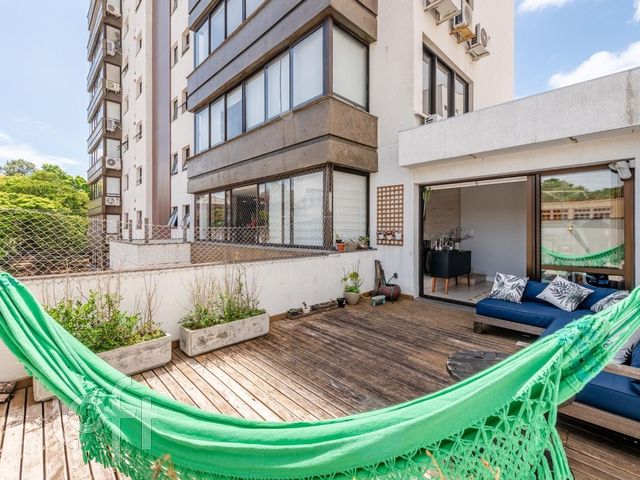 Apartamento com 158m², 3 dormitórios, 1 suíte, 2 vagas, Menino Deus em Porto Alegre