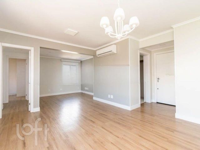 Apartamento com 72m², 2 dormitórios, 1 suíte, 2 vagas, Floresta em Porto Alegre