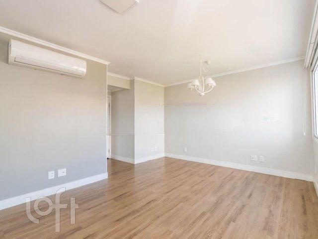 Apartamento com 72m², 2 dormitórios, 1 suíte, 2 vagas, Floresta em Porto Alegre