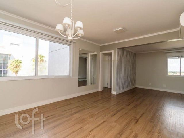 Apartamento com 72m², 2 dormitórios, 1 suíte, 2 vagas, Floresta em Porto Alegre