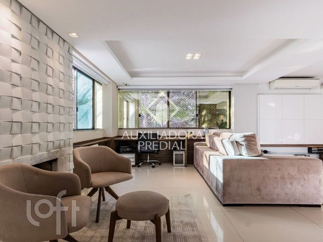 Apartamento com 166m², 4 dormitórios, 2 suítes, 3 vagas, Petrópolis em Porto Alegre