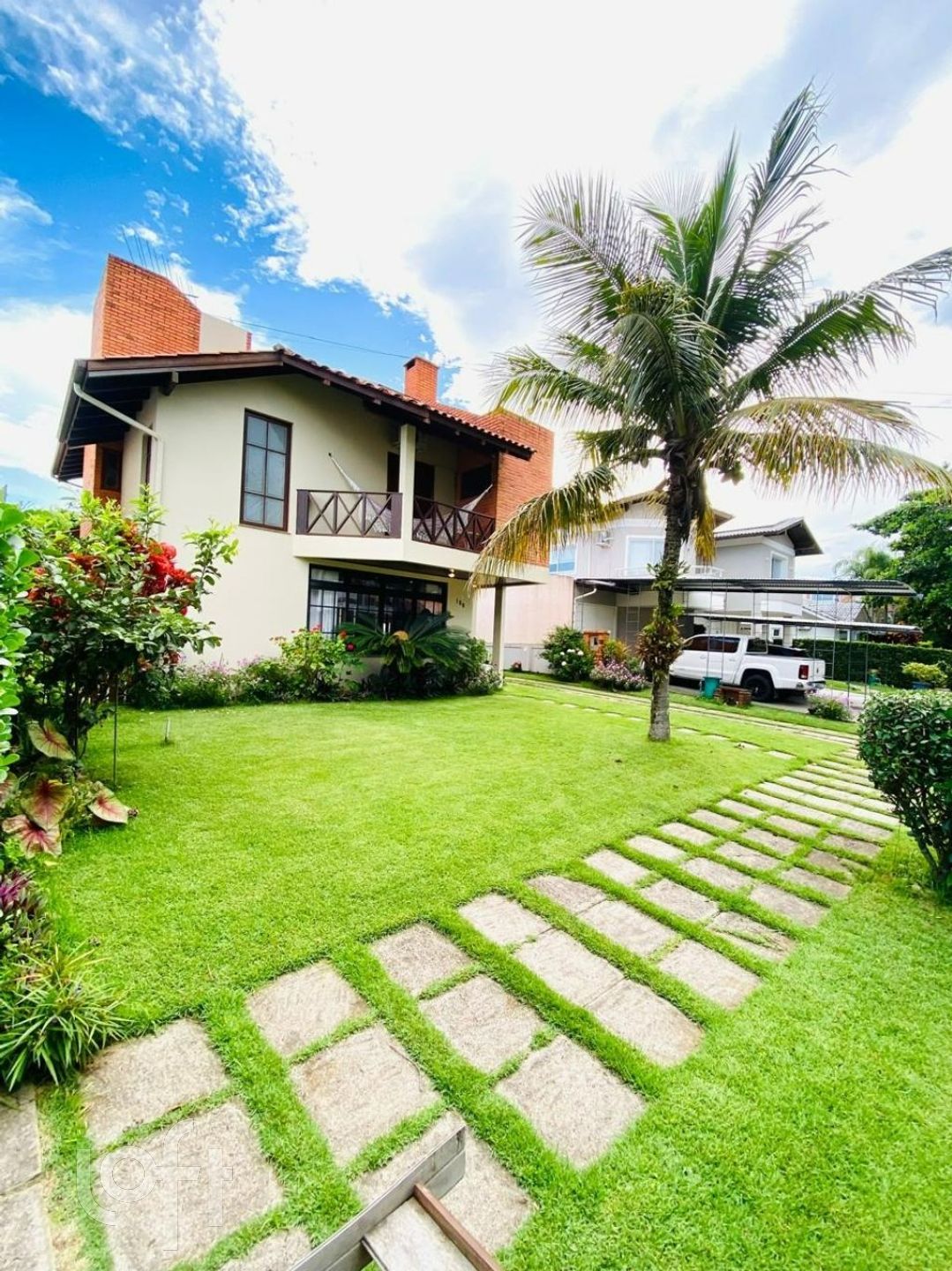 Casa à venda em Jurere Oeste com 175 m², 4 quartos, 1 suíte, 2 vagas