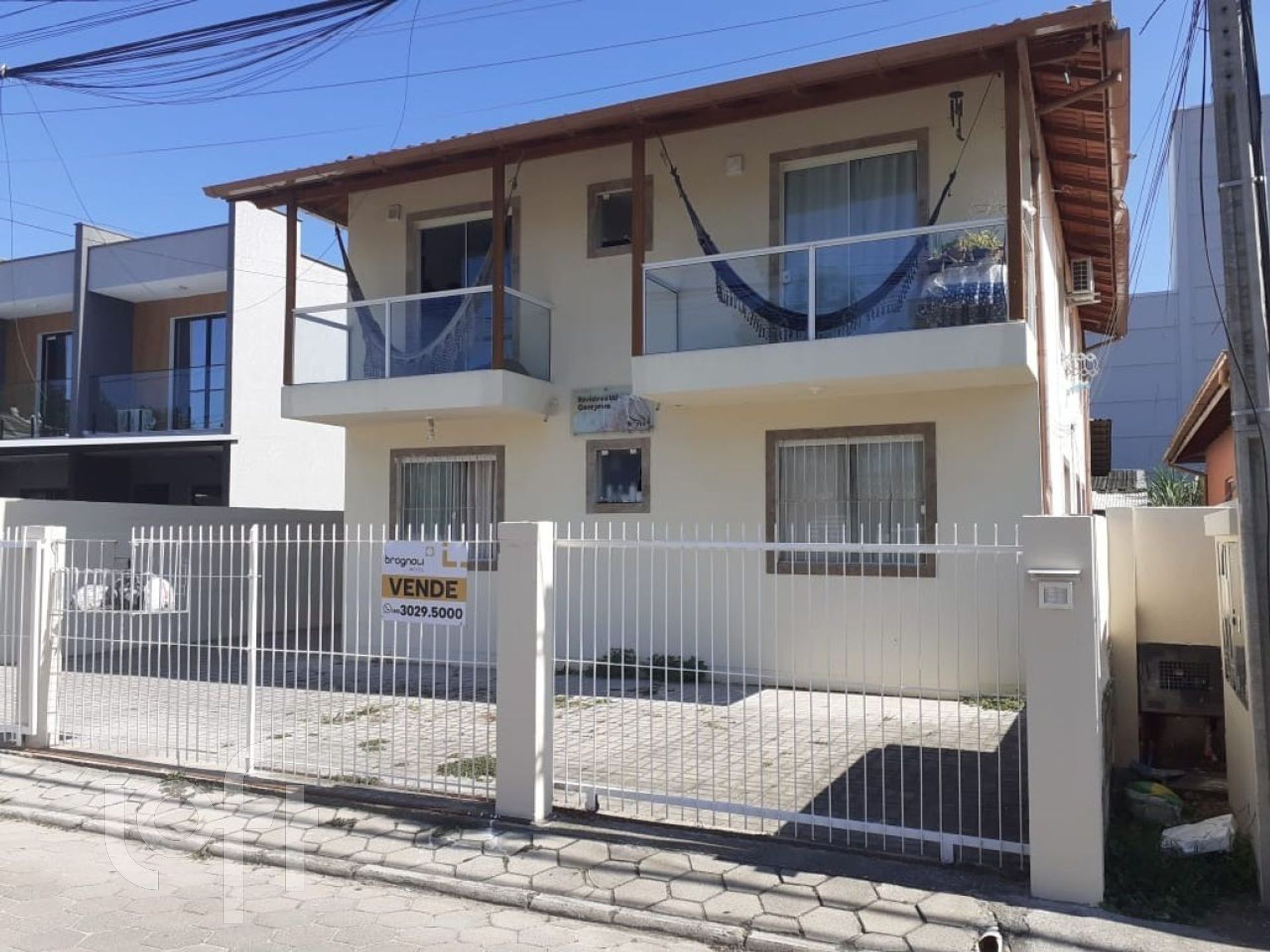 BROGNOLI VENDE- Apartamento térreo com 02 dormitórios na Praia dos Ingleses.