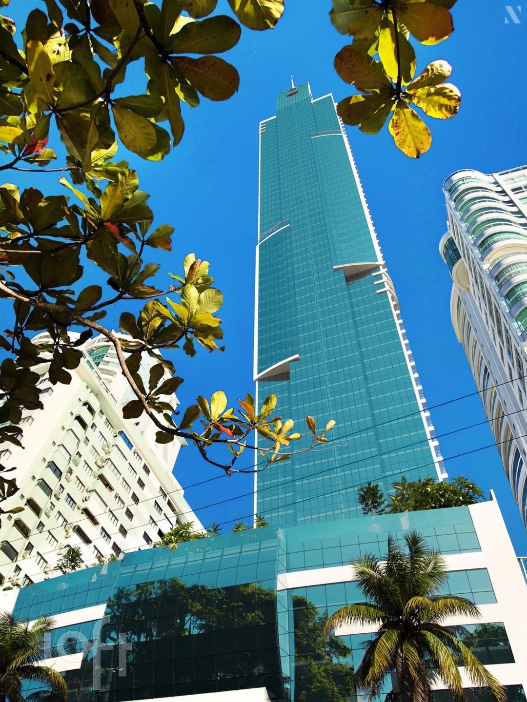 Apartamento à venda em Barra Sul com 194 m², 4 quartos, 4 suítes, 3 vagas