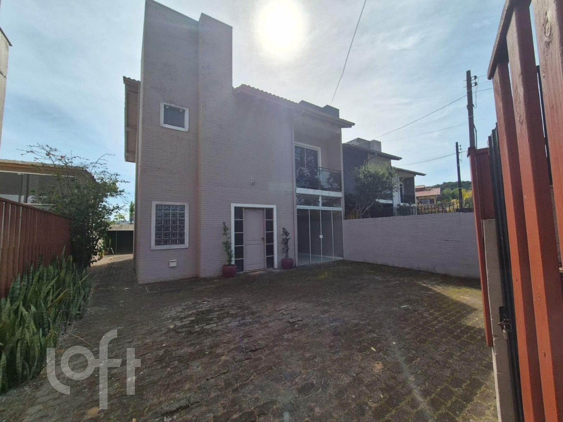 Casa à venda em Campeche Central com 136 m², 3 quartos, 1 suíte