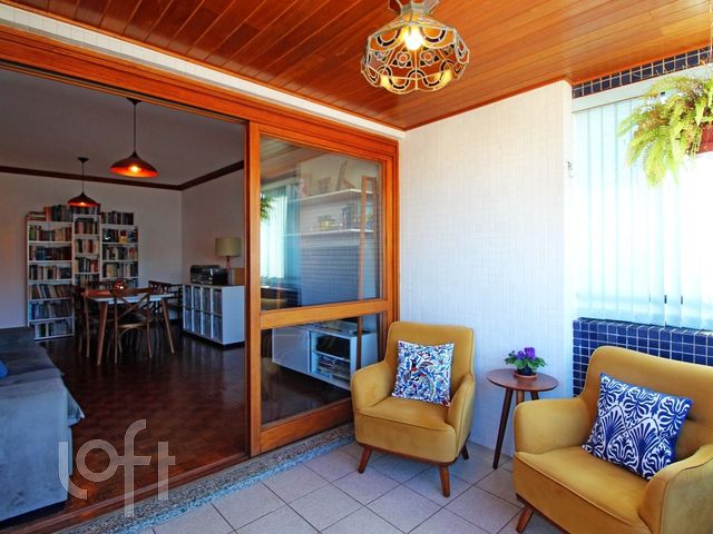 Apartamento com 96m², 3 dormitórios, 1 suíte, 2 vagas, São João em Porto Alegre