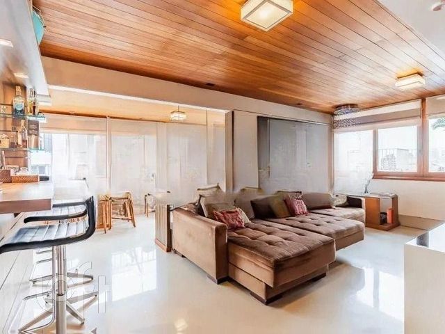 Apartamento com 223m², 4 dormitórios, 1 suíte, 2 vagas, Auxiliadora em Porto Alegre