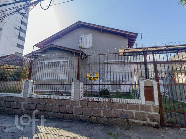 Casa com 350m², 4 dormitórios, 4 vagas, Menino Deus em Porto Alegre