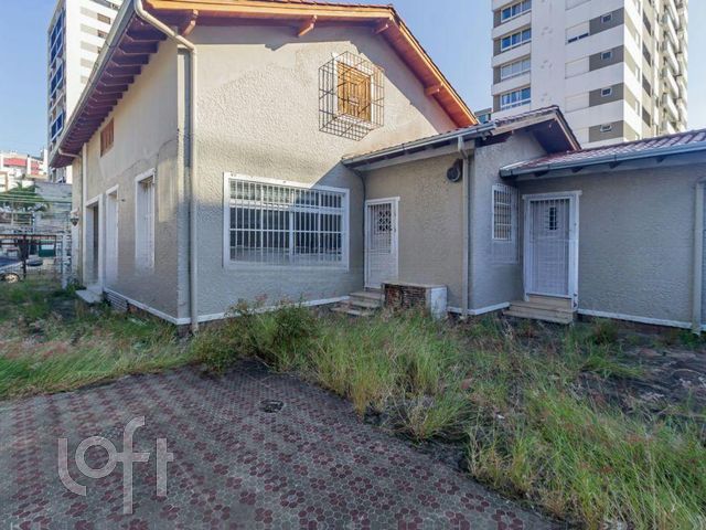 Casa com 350m², 4 dormitórios, 4 vagas, Menino Deus em Porto Alegre