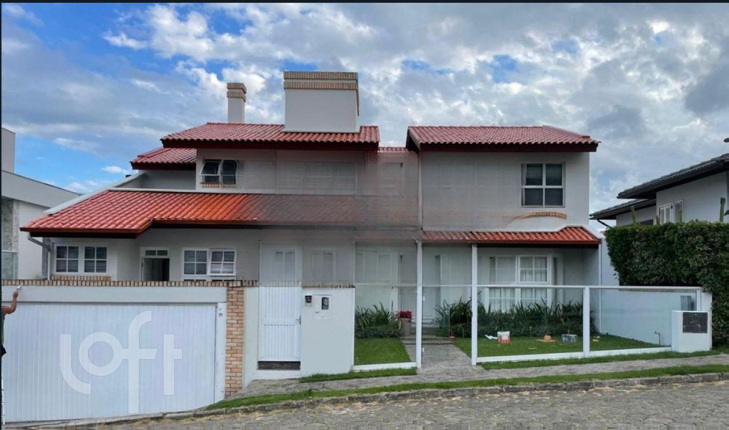 Casa Residencial com 358m², 3 quartos, 1 suíte, no bairro João Paulo em Florianópolis