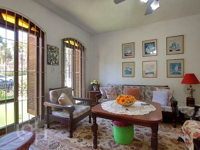 Casa com 114m², 3 dormitórios, 3 vagas, Chácara das Pedras em Porto Alegre