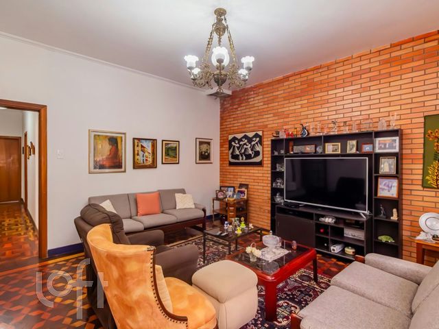 Casa com 240m², 3 dormitórios, 1 suíte, 4 vagas, Menino Deus em Porto Alegre