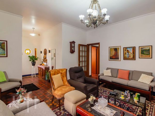 Casa com 240m², 3 dormitórios, 1 suíte, 4 vagas, Menino Deus em Porto Alegre