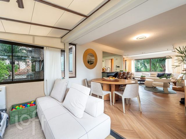 Apartamento com 120m², 3 dormitórios, 1 suíte, 2 vagas, Higienópolis em Porto Alegre