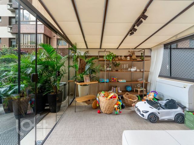 Apartamento com 120m², 3 dormitórios, 1 suíte, 2 vagas, Higienópolis em Porto Alegre