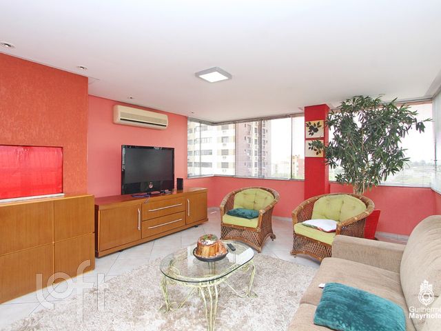 Apartamento com 118m², 3 dormitórios, 1 suíte, 2 vagas, Cristo Redentor em Porto Alegre