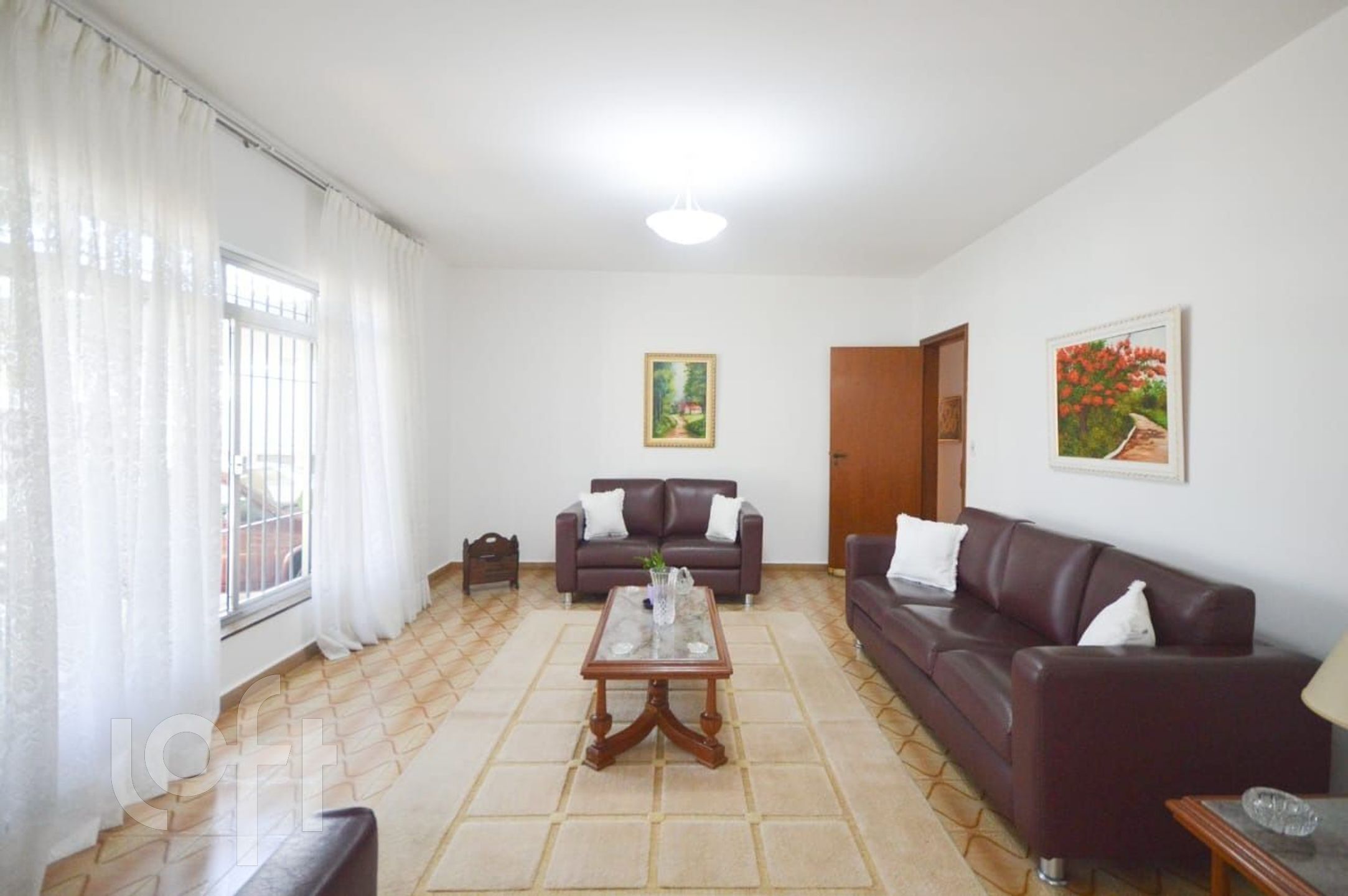 Casa à venda com 5 quartos, 240m² - Foto 1