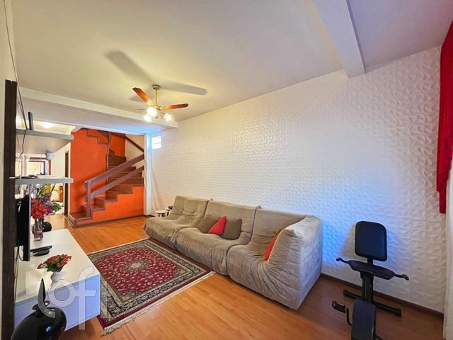 Casa com 210m², 3 dormitórios, 1 suíte, 5 vagas, Santana em Porto Alegre