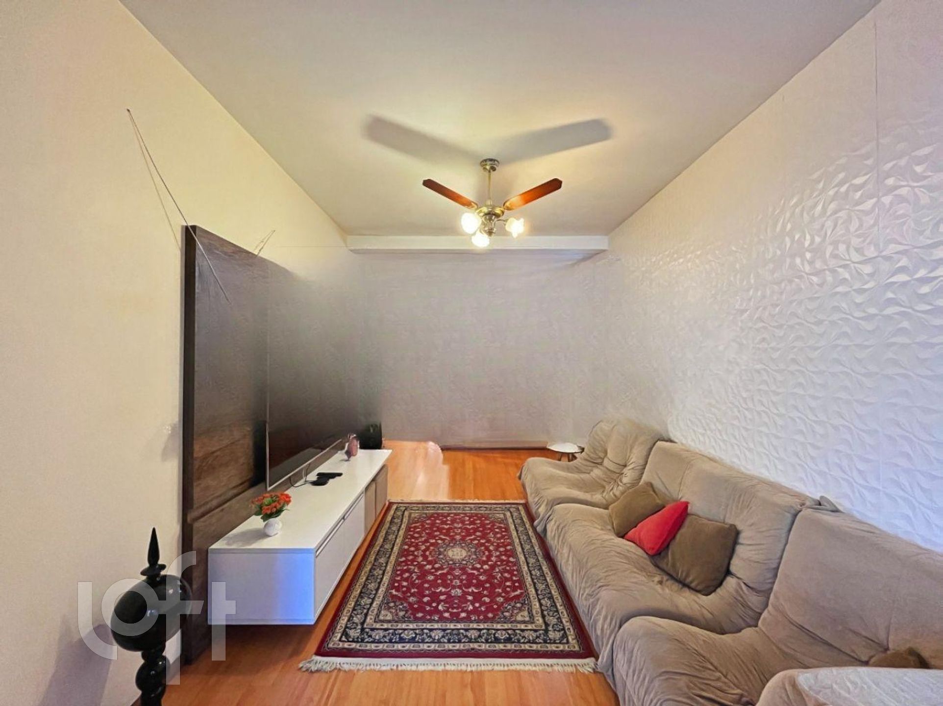 Casa com 210m², 3 dormitórios, 1 suíte, 5 vagas, Santana em Porto Alegre