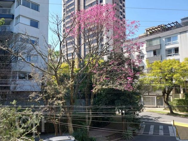 Apartamento com 111m², 3 dormitórios, 1 suíte, 2 vagas, Petrópolis em Porto Alegre