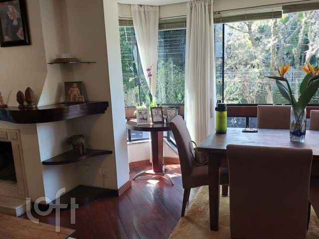 Apartamento com 111m², 3 dormitórios, 1 suíte, 2 vagas, Petrópolis em Porto Alegre