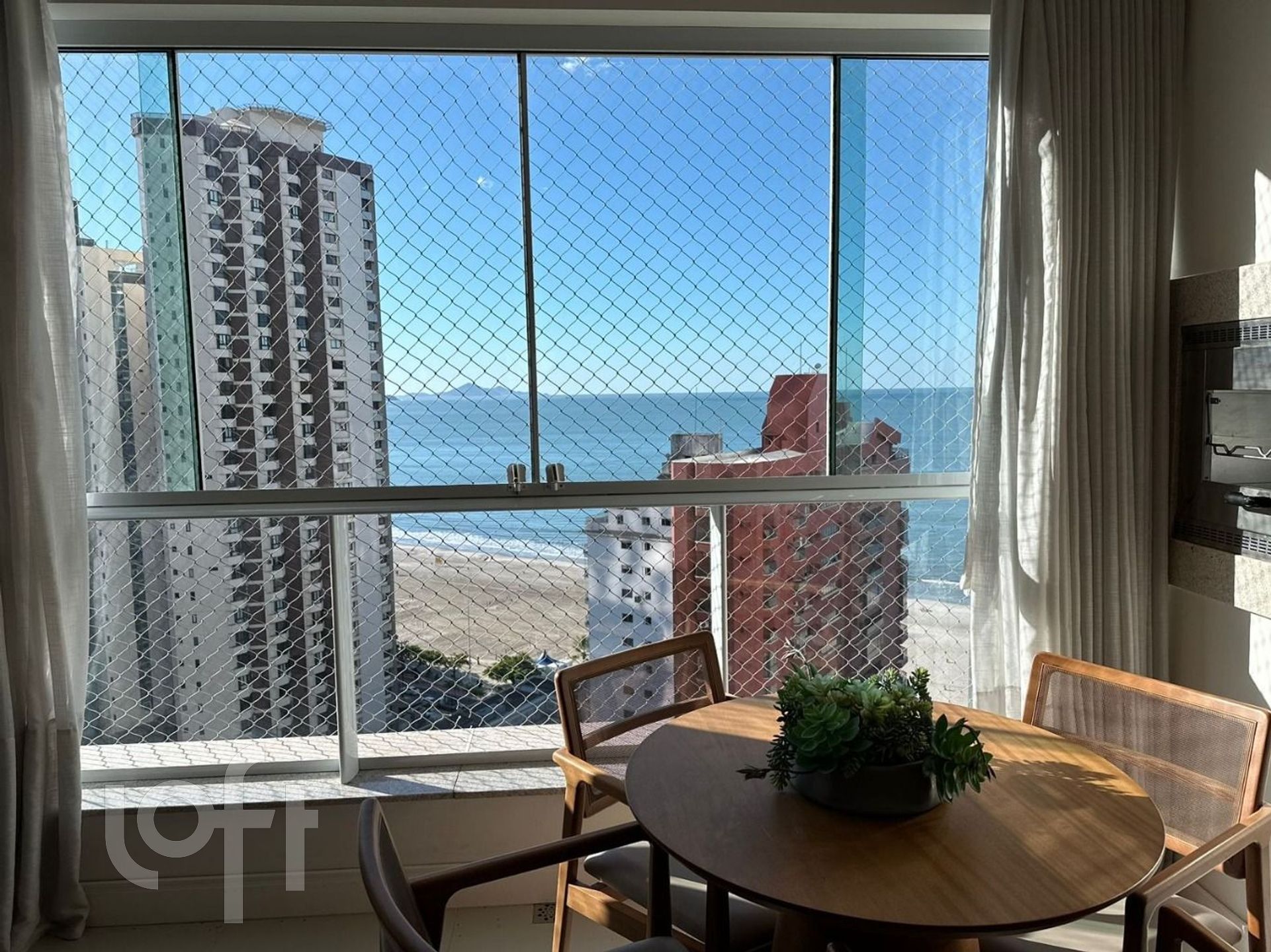 Apartamentos com 144m², 4 quartos, 2 suítes, 3 garagens, no bairro Centro em Balneário Camboriú